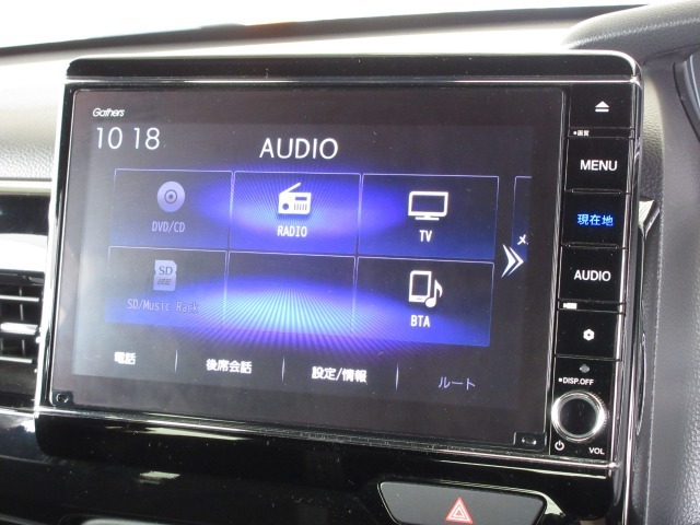ナビゲーションはギャザズ8インチメモリーナビ（VXU-217NBi）を装着しております。AM、FM、CD、DVD再生、Bluetooth、音楽録音再生、フルセグTVがご使用いただけます。