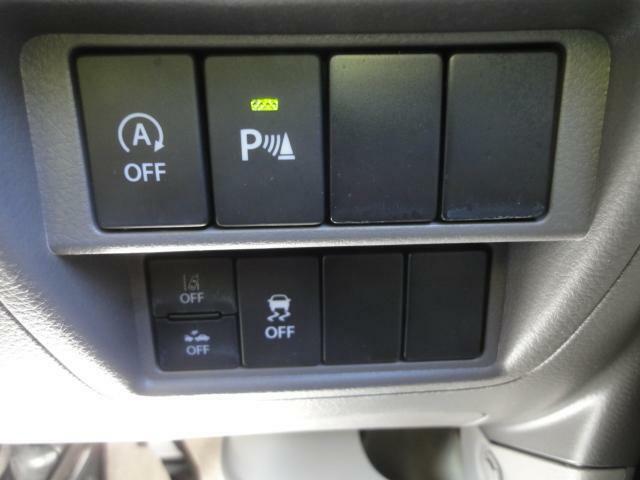 リヤパーキングセンサー＆ESP＆デュアルセンサーブレーキ＆車線逸脱防止、各ボタン運転席右下にございます。