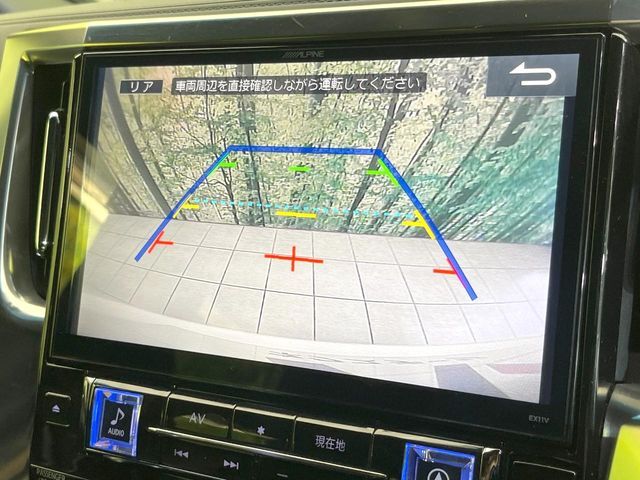 【バックカメラ】駐車時に後方がリアルタイム映像で確認できます。大型商業施設や立体駐車場での駐車時や、夜間のバック時に大活躍！運転スキルに関わらず、今や必須となった装備のひとつです！