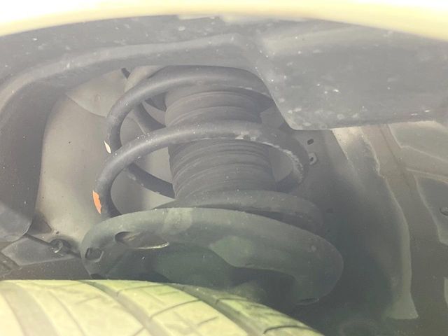 お車を安心してお乗りいただく為には、足回りの定期点検が欠かせません。サービスサポート（有償保証）では無料点検もご提供しており、安心のカーライフをお過ごしいただけるサポート体制が整っています。