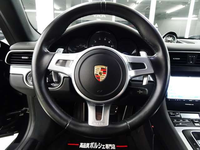 ☆ポルシェ純正オプション：スポーツステアリング＆パドルシフト装備！