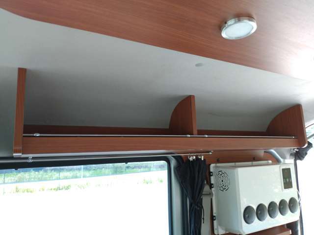 天井棚の収納も充実してます。天井は断熱材が入っています。