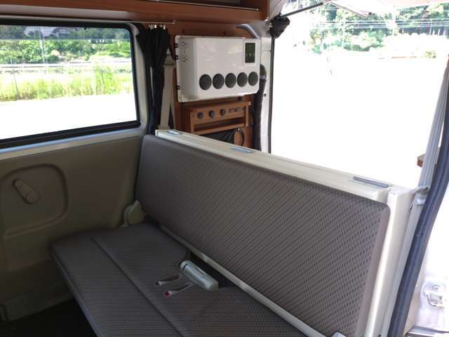 簡単に4人乗りに変身します。