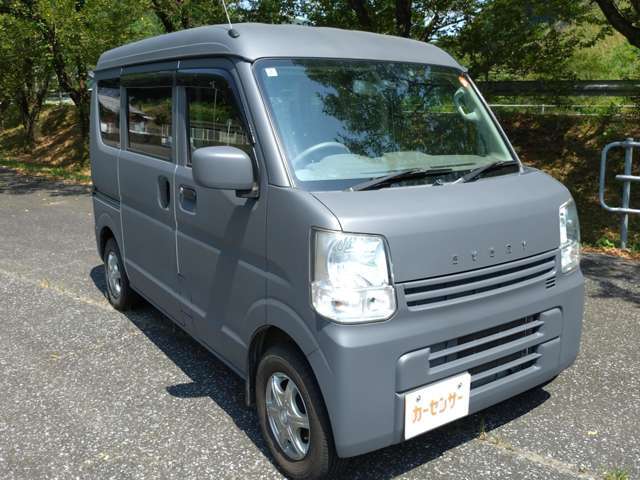 年式相応のキズやへこみはございます。