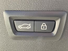 ●電動リアゲート：ワンタッチでリアゲートの開閉ができ、荷物などで両手が塞がっている状態でも簡単に開閉ができる便利機能です。