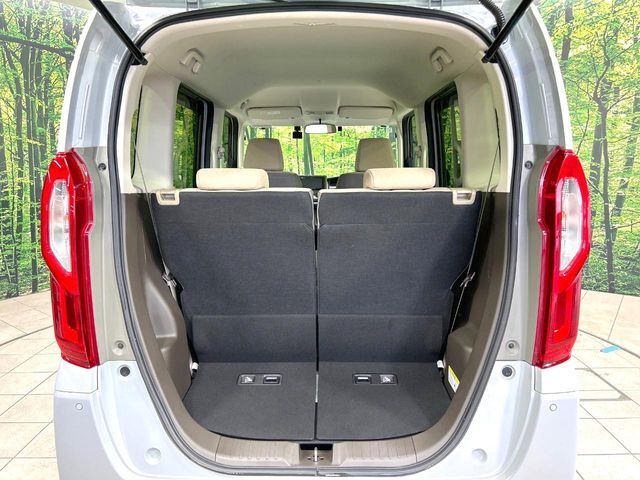 積み下ろしのしやすいデッキにはたっぷりと荷物を積み込んでいただけます。遊びから仕事まで、様々なシーンで頼れます♪