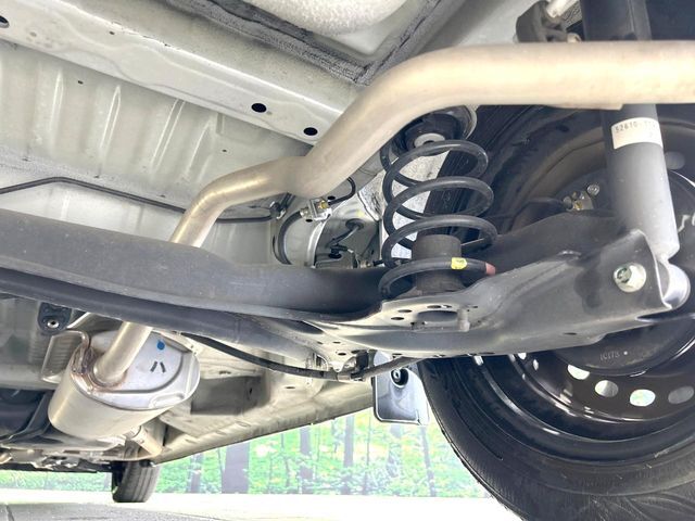 お車を安心してお乗りいただく為には、足回りの定期点検が欠かせません。サービスサポート（有償保証）では無料点検もご提供しており、安心のカーライフをお過ごしいただけるサポート体制が整っています。