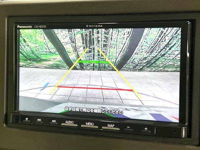【バックカメラ】駐車時に後方がリアルタイム映像で確認できます。大型商業施設や立体駐車場での駐車時や、夜間のバック時に大活躍！運転スキルに関わらず、今や必須となった装備のひとつです！