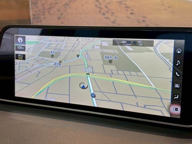 【純正ナビ】一体感のあるナビは、高級感ある車内を演出してくれます。Bluetooth再生などオーディオ機能も充実しておりますので、運転もより楽しめます♪