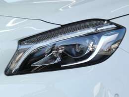 LEDハイパフォーマンスヘッドライトを装備！対向車等を検知し自動的にロービームへ切り替えるアダプティブハイビームアシストも装備しております！TEL：047-307-9933