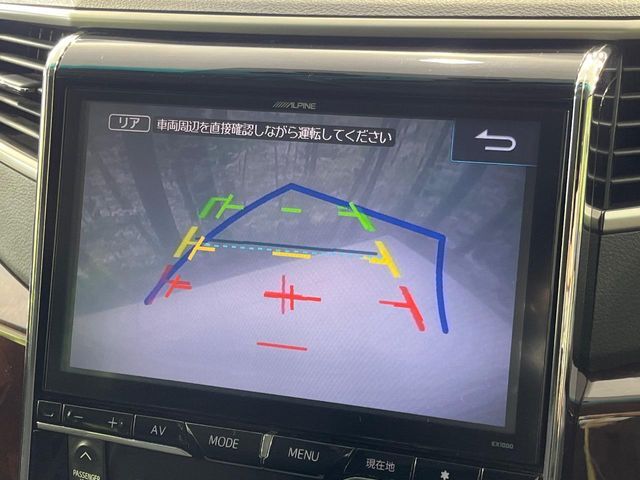 【バックカメラ】駐車時に後方がリアルタイム映像で確認できます。大型商業施設や立体駐車場での駐車時や、夜間のバック時に大活躍！運転スキルに関わらず、今や必須となった装備のひとつです！