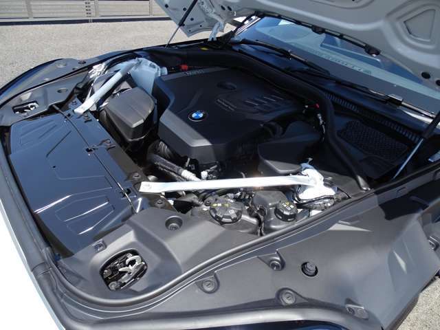 BMWを熟知したメカニックによる100項目の点検・整備を行います。不具合箇所、交換時期に達している部品に関しましては、全て当社負担で交換してからのご納車となります。