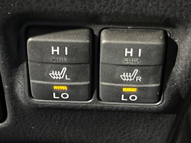 【シートヒーター】寒い日に重宝するシートヒーター！エアコンより早く温まってくれるので寒がりの人も安心ですね♪エアコンの温風は乾燥するから苦手、という方にもをおすすめです。