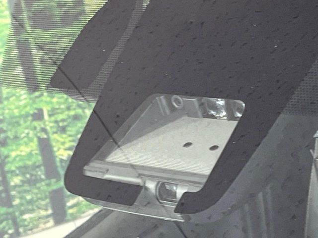 【トヨタセーフティセンス】走行中に前方の車両等を認識し、衝突しそうな時は警報とブレーキで衝突回避と被害軽減をアシスト。より安全にドライブをお楽しみいただけます。