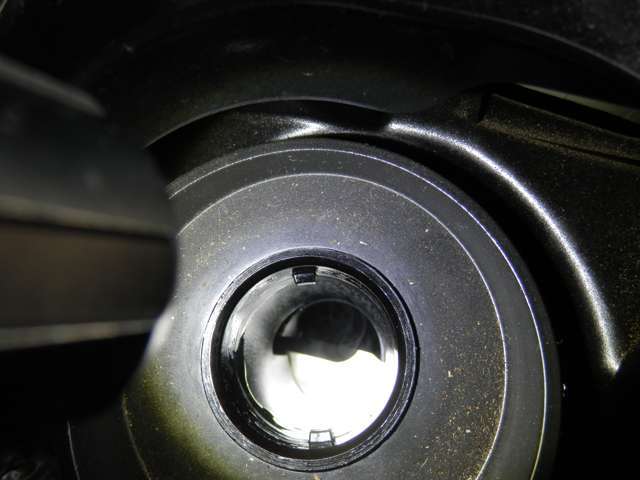 エンジンルームになります。内外装だけでなくこちらも清掃済みです。　納車までにディーラーが使用している工場にもう1度しっかり点検いたしますので、安心してお乗りいただけると思います。