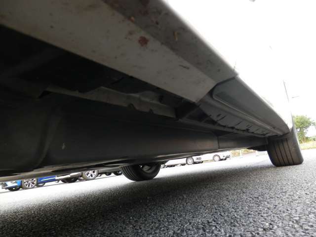 下回りもご覧の通り綺麗な状態です。もちろんご納車前に入念な点検をさせて頂きます。