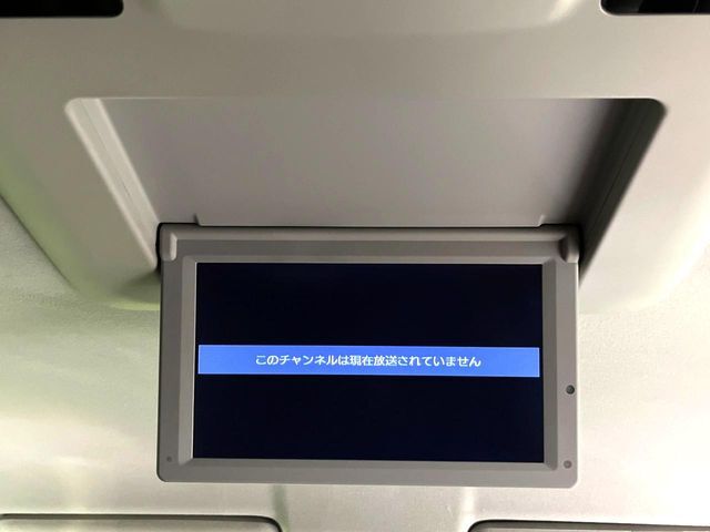 【フリップダウンモニター】大画面モニターで後席でもエンタメをお楽しみいただけます。小さなお子様にも大人気の装備です♪