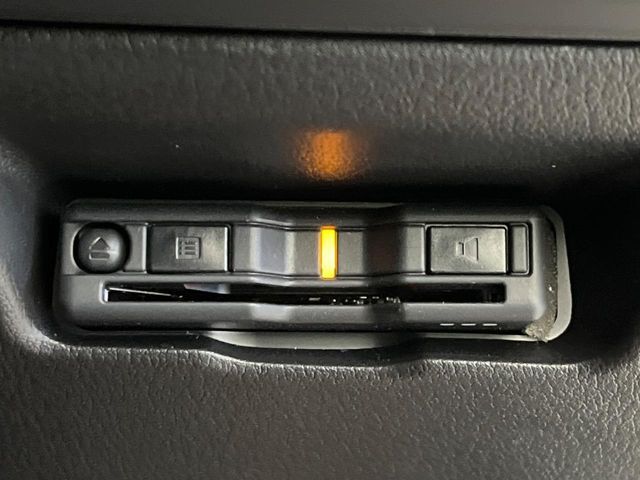 【ETC】高速道路の料金所をストレスなく通過！話題のスポットやサービスエリアに多い「スマートIC」利用時は必須のアイテムです。当店でセットアップを実施、ご納車当日からすぐにご利用いただけます！