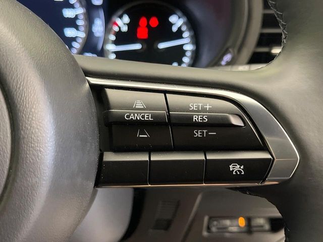 【レーダークルーズコントロール】高速道路での長距離走行が楽に！！自動で速度を保つクルーズコントロールが、衝突軽減システムと連携し、前方の車両を感知して車間を保つように速度調節してくれます！！