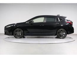 力強い前進感を印象付けるシャープなエクステリアです！