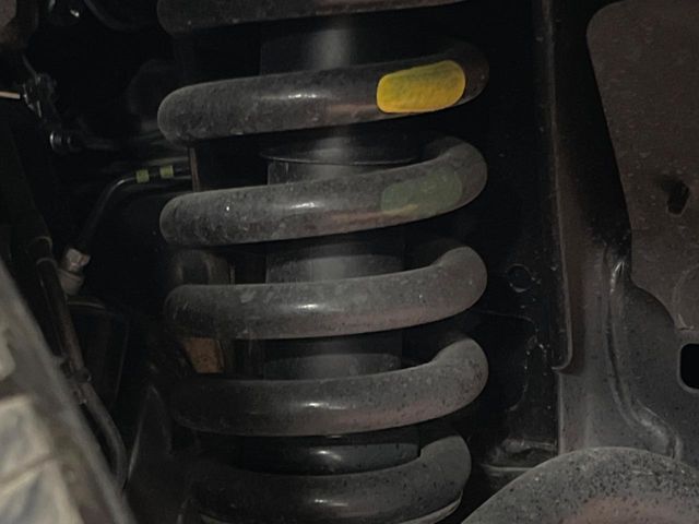 お車を安心してお乗りいただく為には、足回りの定期点検が欠かせません。サービスサポート（有償保証）では無料点検もご提供しており、安心のカーライフをお過ごしいただけるサポート体制が整っています。