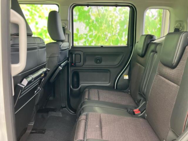 WECARSでは各商談席に大型モニターをご用意しております！見やすい大画面でゆったりと全国の在庫をご覧いただけます！是非ご来店お待ちしております！