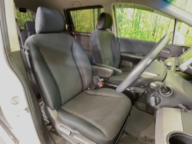 運転席シート廻りは使用感も少なく、良好な状態となっています。丁寧に使われていたことがよくわかりますね。