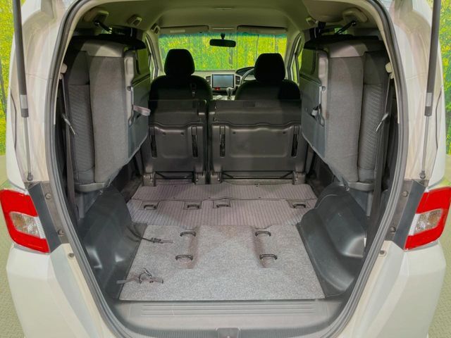 普段のお買い物や通勤、送迎等に十分な荷室スペースを確保しております。セカンドシートを倒すと、大きな荷物の積載も可能です♪