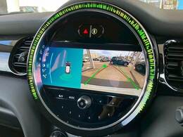 バックカメラ装備。後方確認に役立ち、楽々駐車やバックをしていただけます。
