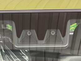 【スマートアシスト】走行中に前方の車両等を認識し、衝突しそうな時は警報とブレーキで衝突回避と被害軽減をアシスト。より安全にドライブをお楽しみいただけます。