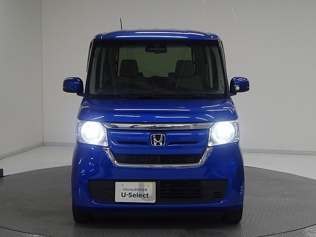 HIDより明るいLEDヘッドライト が装備されています。より明るく！省電力！で、夜間走行時や雨の日に明るく安全に前方を照らすことが出来ます。