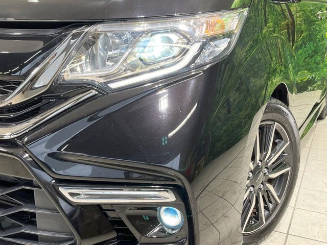 【LEDヘッドライト】悪天候や夜間走行時も良好な視界を確保し安心して運転できる高輝度LEDヘッドライトを装備！点灯速度が早く、消費電力も抑えられています。