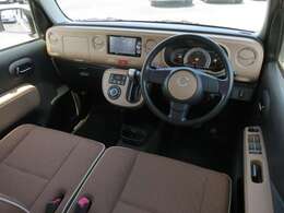 後期モデルL600系ミラココアが入荷しました。レギュラーを使用するお車です。車両重量810kg　JC08モード燃費は29.0km/L　直列3気筒エンジン　52馬力のお車です（※カタログ参照）。