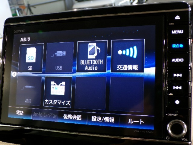 CD、DVD、Bluetooth、AM、FM、AUX、スマートフォン接続ができます。