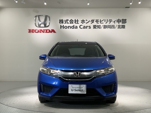 当社の車両には『安心して車選びをしていただくために』お支払い総額を表示しております。税金、自賠責保険料、登録費用、リサイクル料金が含まれており、県内登録及び届出で店頭納車の場合になります。