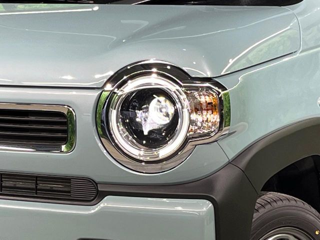 【LEDヘッドライト】悪天候や夜間走行時も良好な視界を確保し安心して運転できる高輝度LEDヘッドライトを装備！点灯速度が早く、消費電力も抑えられています。