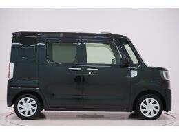 県内13店舗にて常時500台以上ダイハツ車を展示中です。見て、触って、納得のいく一台をぜひ見つけてください。