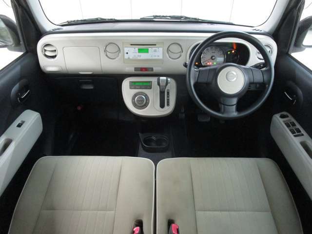 ☆嬉しい禁煙車です♪　車内に嫌な臭いや酷い汚れ、キズなども御座いません。キレイに乗られてきたお車です♪