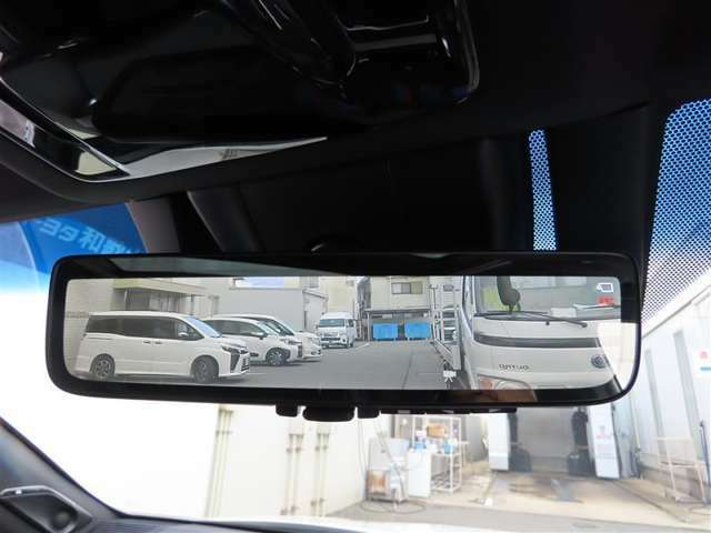（デジタルインナーミラー）後方視野が広く、後席に同乗者がいても後方を確認しやすく安心です！