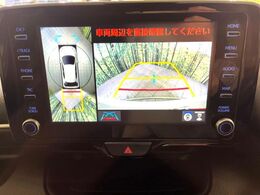 【パノラミックビューモニター】専用のカメラにより、上から見下ろしたような視点で360度クルマの周囲を確認することができます☆死角部分も確認しやすく、狭い場所での切り返しや駐車もスムーズに行えます。