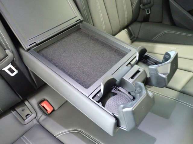 ドイツ本国のAudi AGが認定する資格を有するメカニックが納車前の点検からアフターサービス迄サポート致します。