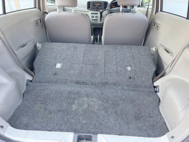 後席を格納すると、これだけの広さが！シーンに合わせたシートアレンジで、大きな荷物も積むことが出来ます♪