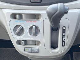 寒い冬も暑い夏も全席に快適な空調を届けてくれる、ダイヤル式エアコンを装備♪