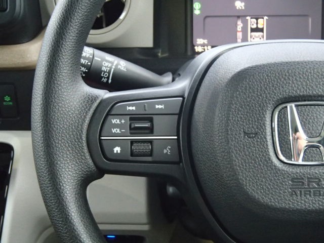 ステアリングスイッチでオーディオ各種操作が可能で、運転に集中できますので、安心・安全・快適なドライブをお楽しみいただけます。