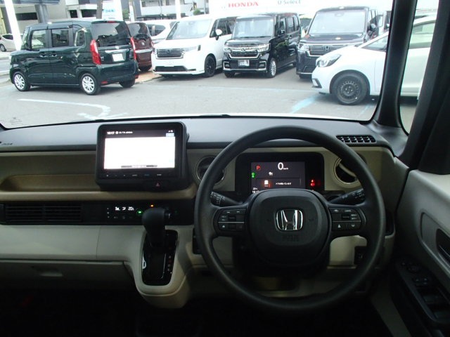 Honda車が初めての方にも扱いやすく分かりやすいインパネ周りと各種スイッチ類です。