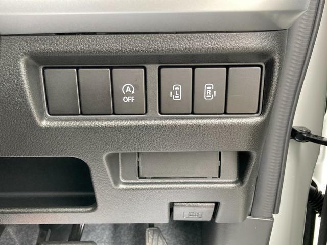 運転席前のこちらのスイッチから後席スライドドアの開閉操作が可能です。