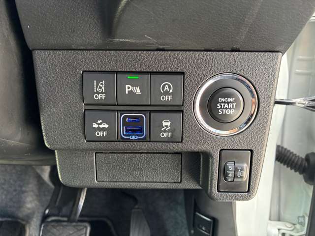 各種操作ボタン(運転席右下)
