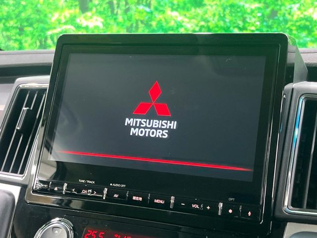 【大画面ナビ】人気の大型10インチナビを装備。存在感のある大画面はインパクト大！ナビ利用時のマップ表示は見やすく、テレビやDVDは臨場感がアップ！いつものドライブがグッと楽しくなります♪