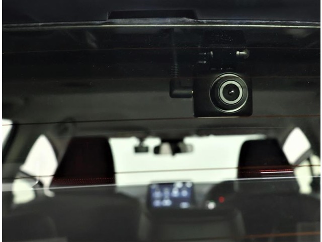 リヤ用ドライブレコーダー装備！これがあれば、相手方が危険運転をしてきた場合などでも客観的に証明でき、事故や事件の直接的な証拠の確保にも生り得ます。