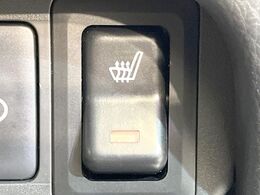 【シートヒーター】寒い日に重宝するシートヒーター！エアコンより早く温まってくれるので寒がりの人も安心ですね♪エアコンの温風は乾燥するから苦手、という方にもをおすすめです。